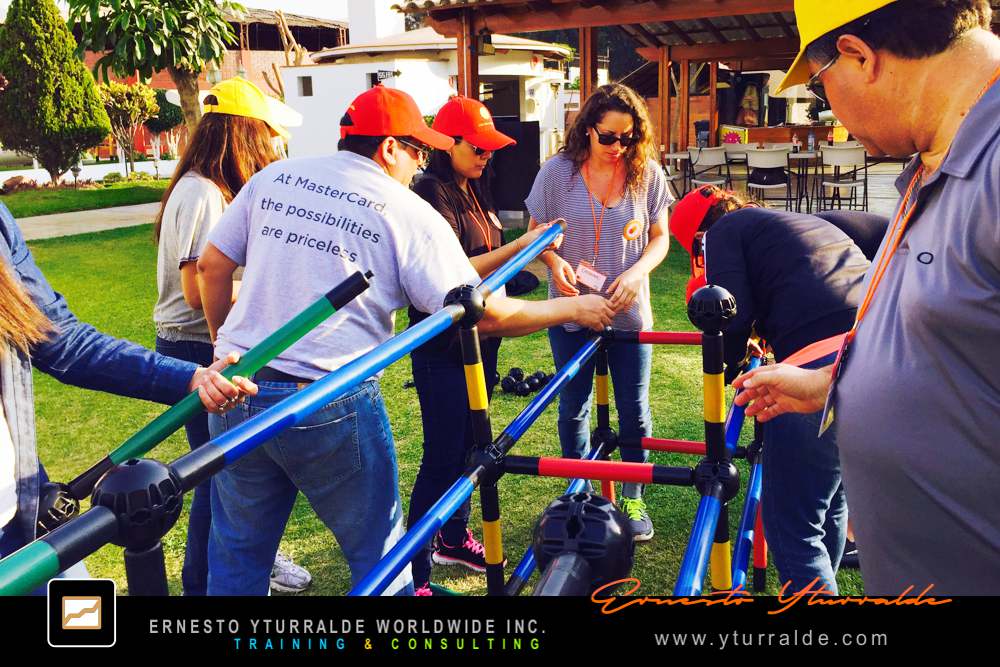 Desarrollo de Equipos Corporativos | Cuerdas Bajas Team Building